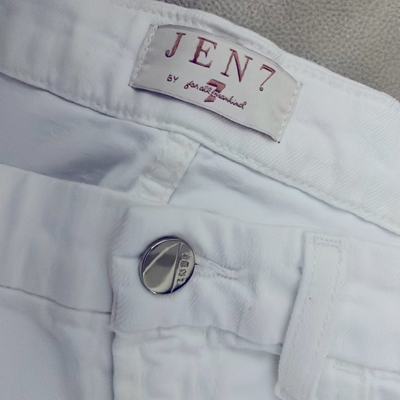 For all mankind.    Jen. 7.   womens white Bermuda  shorts size 4 - Picture 3 of 3